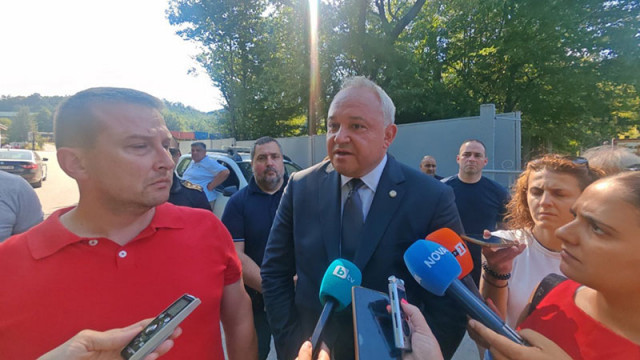 Демерджиев дава старт на "брутална борба с изродите, които превръщат децата ни в оръжия"