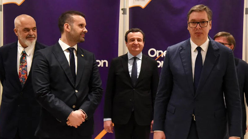 Спаич обвини Вучич, че играе ролята на PR на Русия