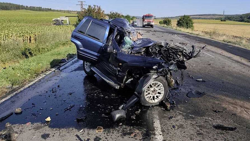 Шофьор на джип загина на място след удар с ТИР край Разград