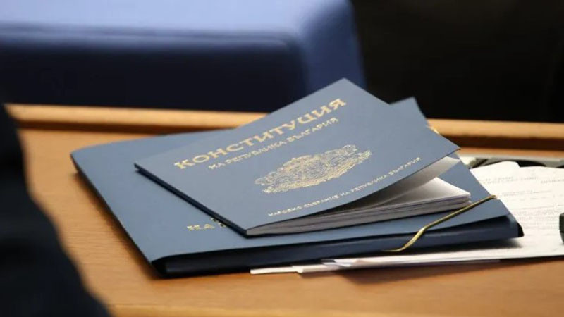 Готвят конституционни промени, които да гарантират правото на разплащане в брой