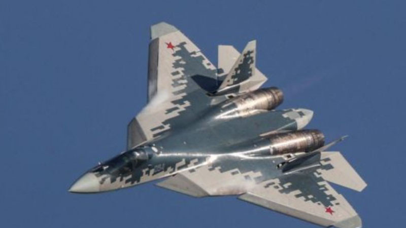 Безапелационният Су-57 доминира в небето: Русия разгръща пълната мощ на супермодерния си изтребител