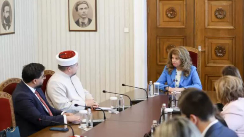Йотова към главния мюфтия: Утвърдили сме традиция на толерантност между религиозните общности
