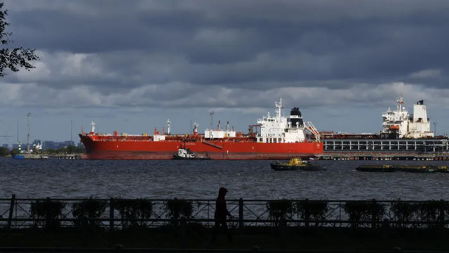 Русия бронира санкционираните си танкери в Черно море с антидронови мрежи