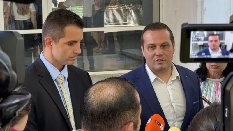 Задържаха баща и син, пращали дрога и лекарства на специален режим с куриер