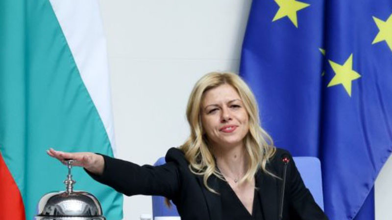 Депутатите се завръщат за новата сесия на парламента с извънредно заседание във вторник