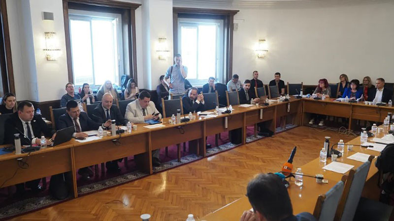 Правната комисия обсъжда на второ четене тестовете за почтеност за държавни служители
