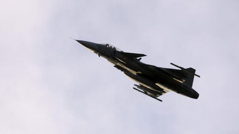 Швеция ще пази Финландия с изтребители и военни кораби