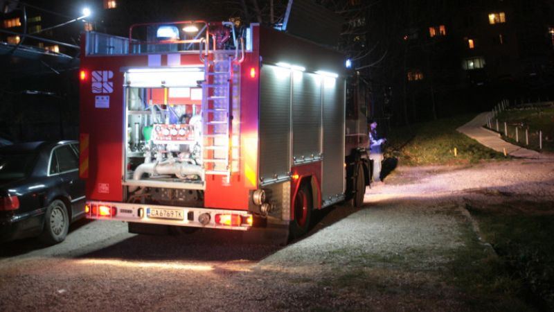 Мъж пострада при пожар в автосервиз във Варна