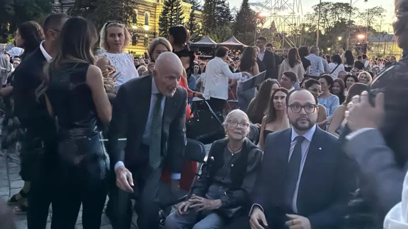 Елитът на България аплодира Лили Иванова: президент, шеф на НС, цар, министри на концерта й