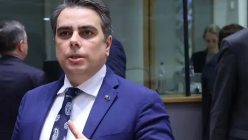 Асен Василев се притеснил: "Прогресивна България" удари и бизнеса, и семействата с деца
