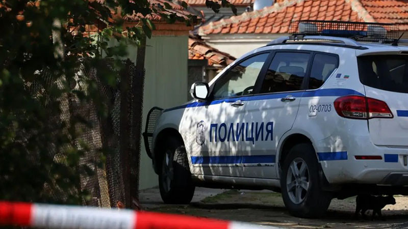 Откриха човешки останки в изоставен фургон в землището на Стара Загора
