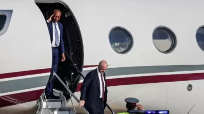 Срещи с президенти, частен самолет и "ескорт като на папата" - животът на Джани Инфантино