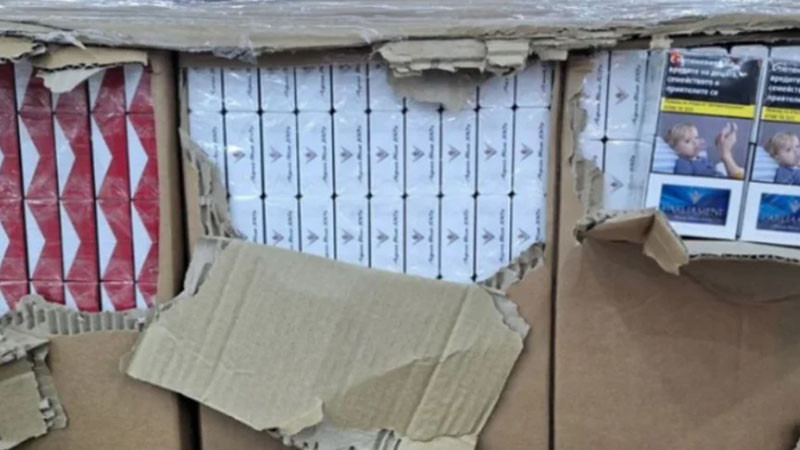 Откриха над 125 000 къса цигари, укрити в пътнически куфари, на "Капитан Андреево"