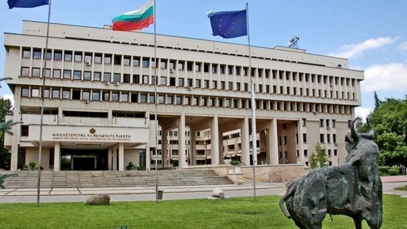 МВнР: Българка е засегната от нарушенията на полетите в Индонезия