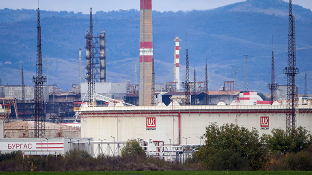 Задушлива миризма на нефт и газ в Бургас, РИОСВ влезе на проверка в "Лукойл Нефтохим"