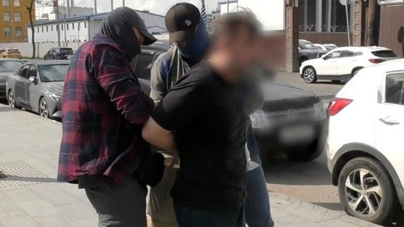 ФСС задържа бивш гард на британското посолство в Москва, подслушвал в полза на Украйна