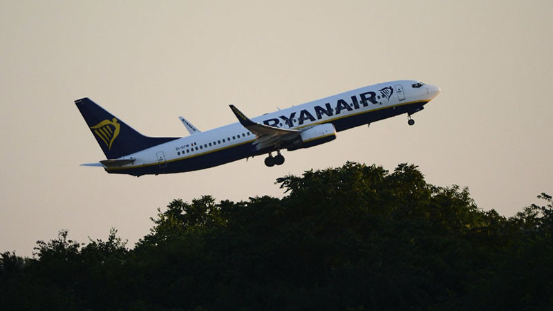 След трагедията в Солун: Ryanair отрича пътник да е бил засмукан през прозорец