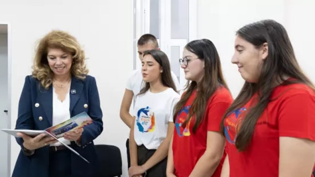 Йотова дискутира актуални теми с младежи от Русе: Ще направя всичко да не отидете на бойното поле
