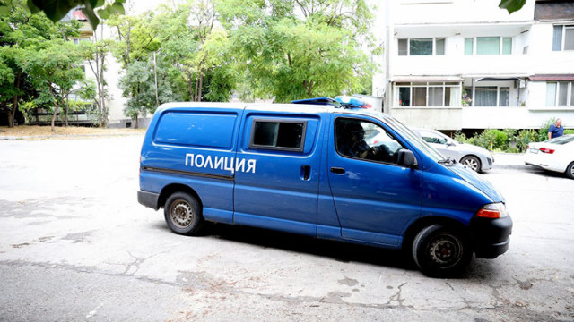 Пиян баща провеси невръстното си дете от 9-ия етаж на блок във Враца