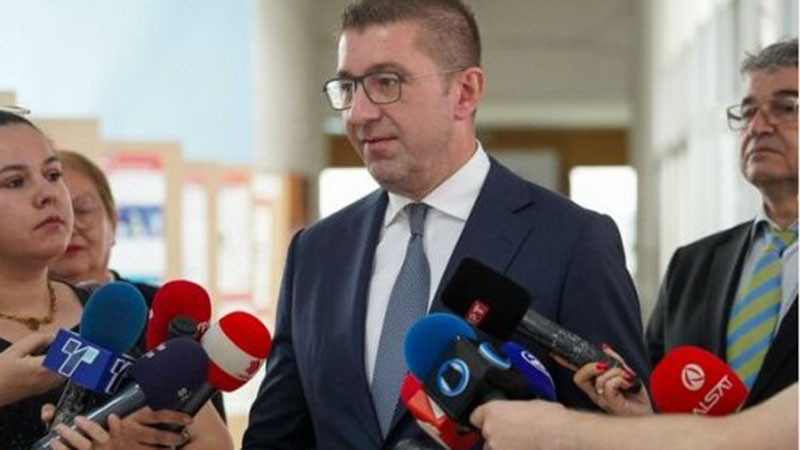 Мицкоски: В Северна Македония има 3000 българи, защо да ги вписваме в Конституцията