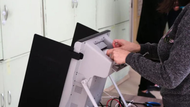 Министерство на иновациите търси експерти да удостоверят машините за гласуване