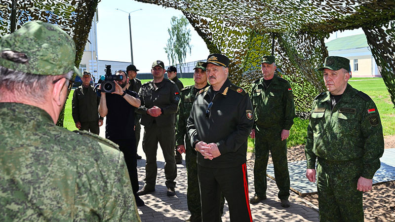 Беларус проведе военни учения с дронове край границата с ЕС
