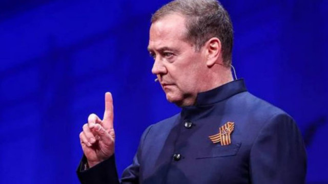 Медведев: Москва трябва да отговори на санкциите с „пряко военно възпиране“