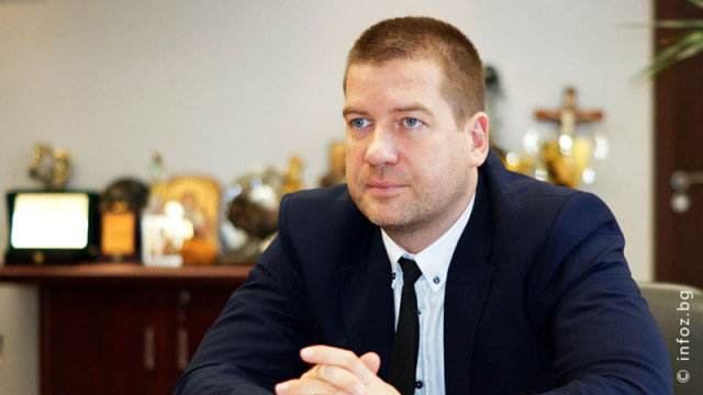 Кметът на Стара Загора избра Илияна Йотова и удари ГЕРБ