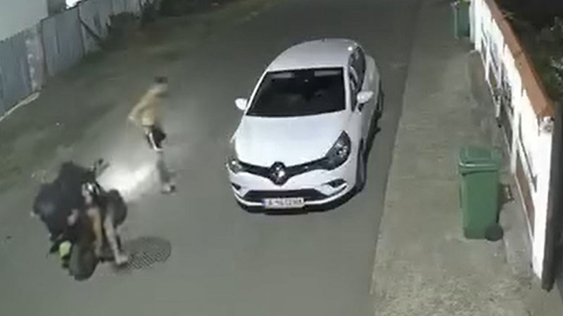 Пиян тийнейджър вилня с мачете по улиците на Камено и потроши автомобил