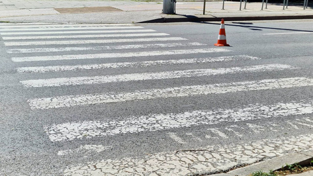 Лек автомобил блъсна жена и 12-годишния й син на пешеходна пътека в Русе