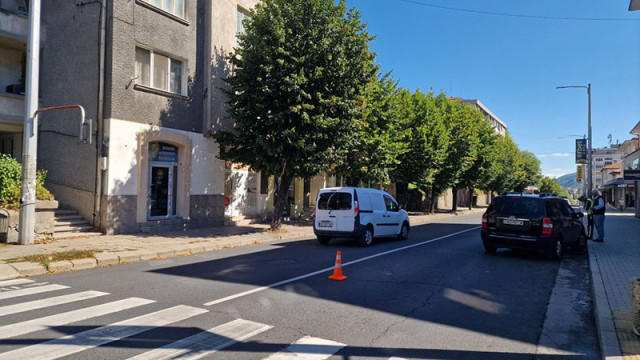 Възрастна шофьорка блъсна момиче на 18 години на пешеходна пътека в Смолян