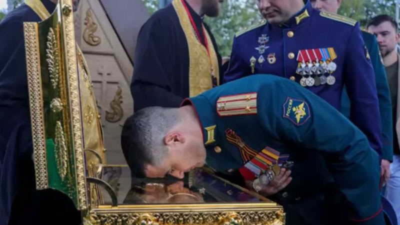 Мощите на княз Дмитрий Донски бяха изпратени на руския фронт в Украйна