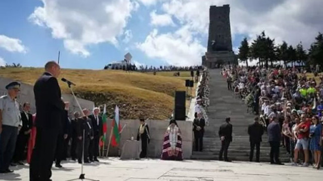 Радев: Шипка е светиня за народа, не само за „Възраждане“. Няма „изтърбушване“, а грижлив ремонт