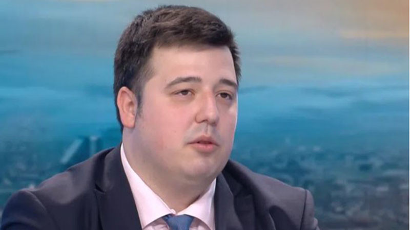 Цветомир Николов: Горивата ще продължат да поскъпват, освобождаването на резерви не влияе