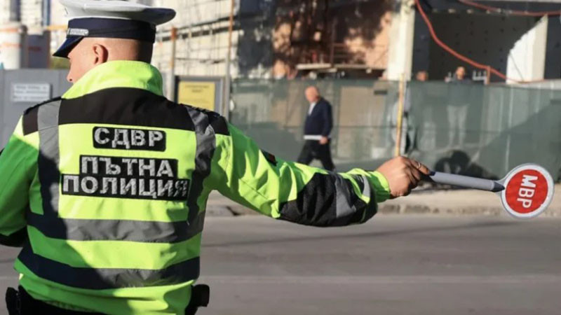Акция за телефони и колани, при нарушения взимат до 10 точки