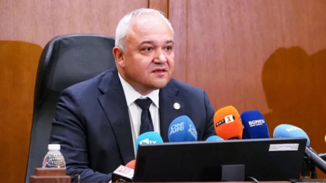 Министър Демерджиев изпрати справките за полетите на Пеевски в прокуратурата