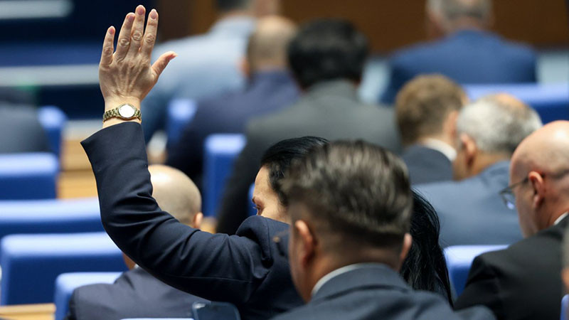 Парламентът излиза в предизборна ваканция