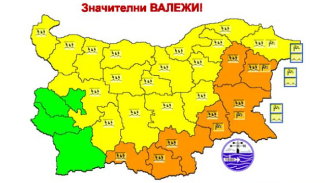 Оранжев код за порои в 7 области във вторник