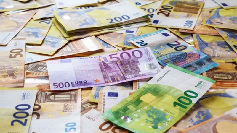 През 2028 г. планират 1000 € минимална заплата в Гърция