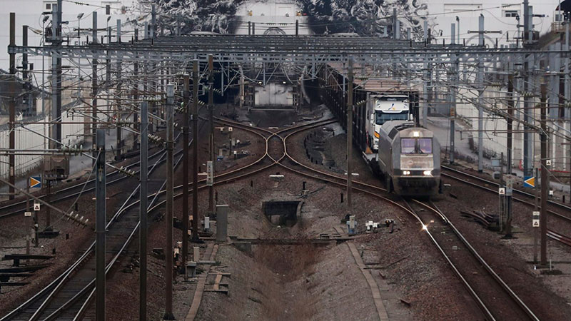 Микробус се вряза във влак на тунела под Ламанша, 19 са ранени