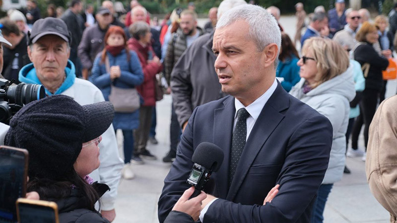 Костадинов във Варна: Ако гласувате за "Възраждане", гласувате за мир и сигурност