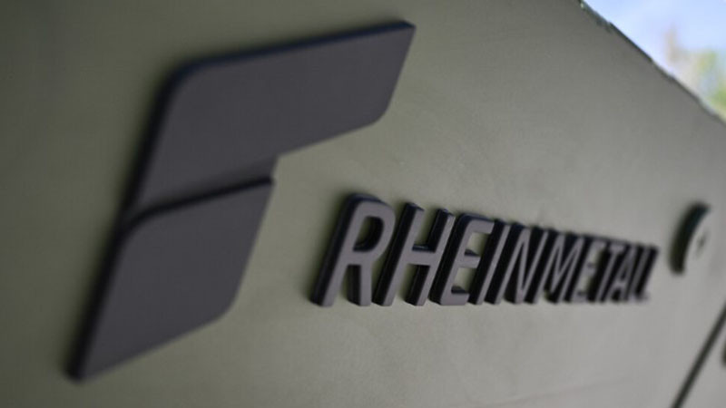 Демонстранти се залепиха за пътното платно пред завод на „Райнметал“ в Берлин