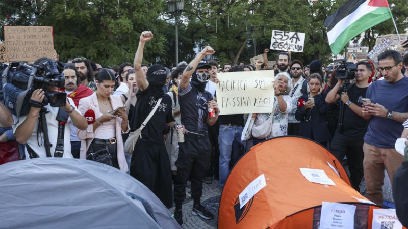 Полицията разтури протестни лагери в Лисабон и Порто