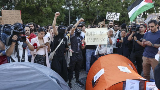Полицията разтури протестни лагери в Лисабон и Порто