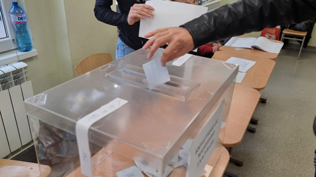 Шапка с буква "Z" предизвика сблъсък в изборна секция в Пловдив