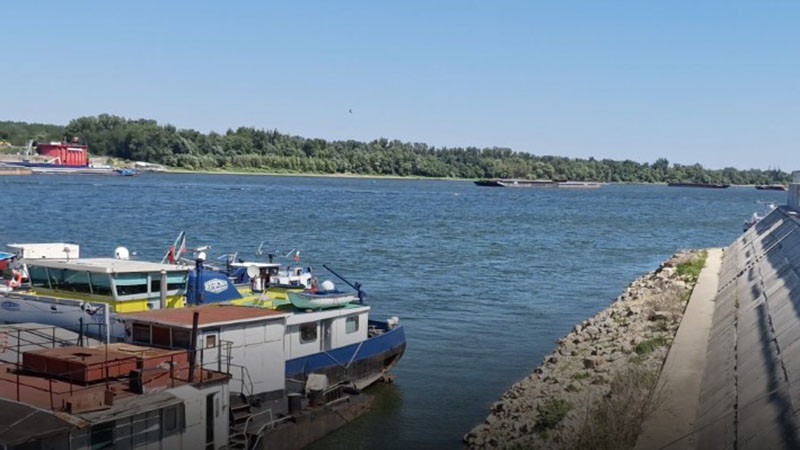 Десетки български кораби са блокирани в унгарските води на Дунав