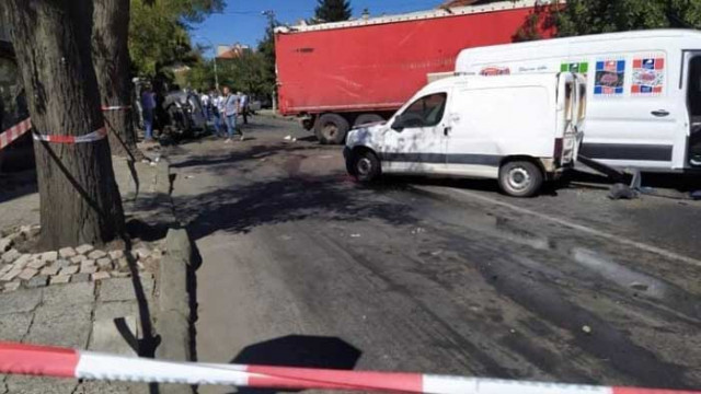 Прокуратурата иска постоянен арест за шофьора, блъснал 12 коли в Айтос