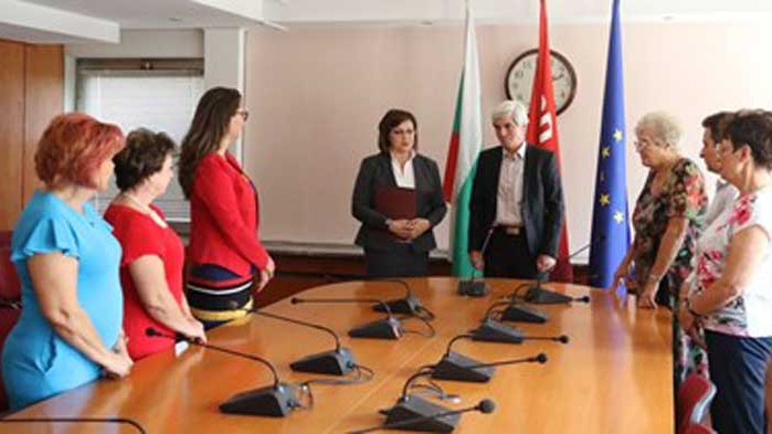 Централната комисия връчи на Корнелия Нинова Удостоверение за избран председател