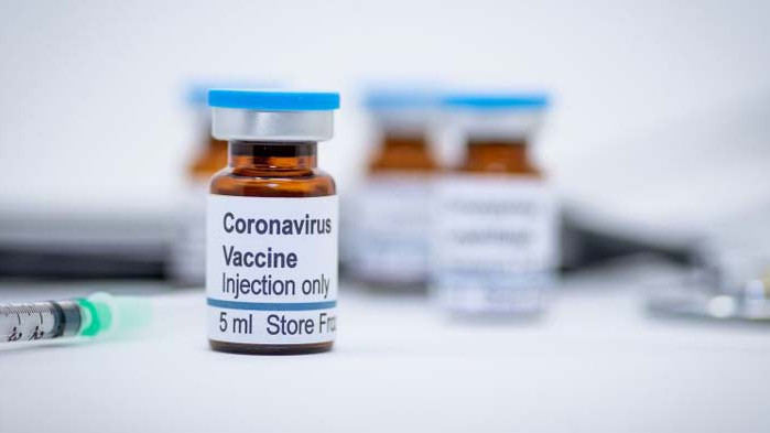 Възобновиха клиничните изпитания на британската ваксина срещу COVID-19