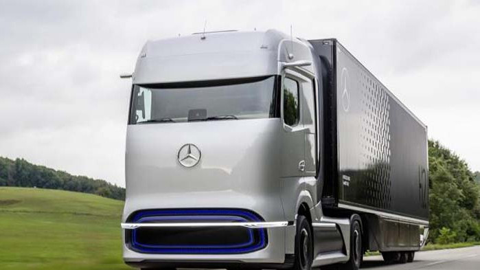 Daimler представи влекача на бъдещето Mercedes GenH2 (СНИМКИ + ВИДЕО)